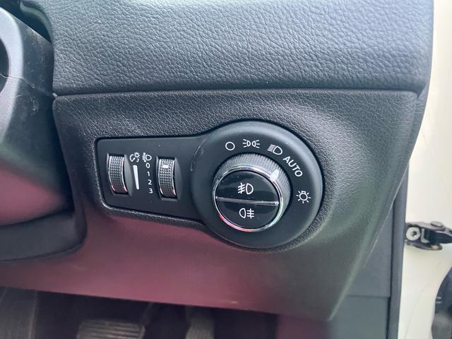 ジープ・コンパス リミテッド ブラックルーフエディション 限定車 サンルーフ 4WD ナビ付 バックカメラ スマートキーエンジン プッシュスタート パークアシスト 電動リアゲート(24枚目)