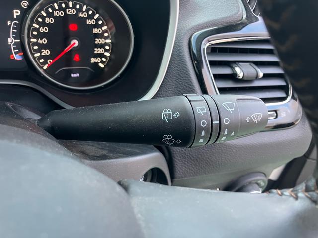 ジープ・コンパス リミテッド ブラックルーフエディション 限定車 サンルーフ 4WD ナビ付 バックカメラ スマートキーエンジン プッシュスタート パークアシスト 電動リアゲート(27枚目)