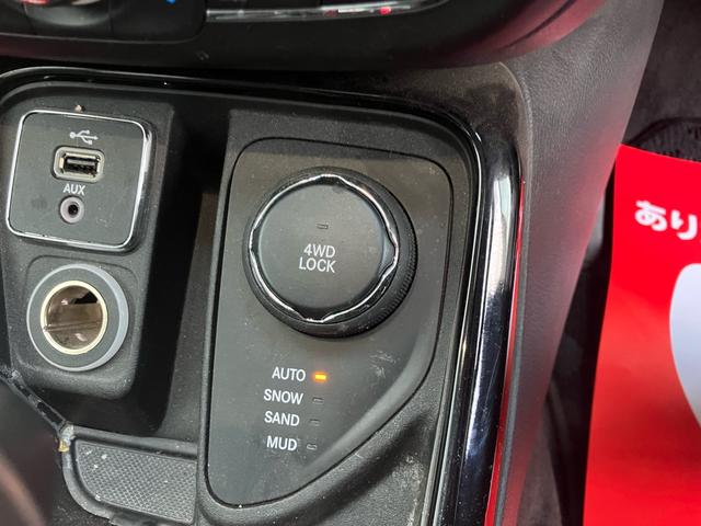 ジープ・コンパス リミテッド ブラックルーフエディション 限定車 サンルーフ 4WD ナビ付 バックカメラ スマートキーエンジン プッシュスタート パークアシスト 電動リアゲート(35枚目)