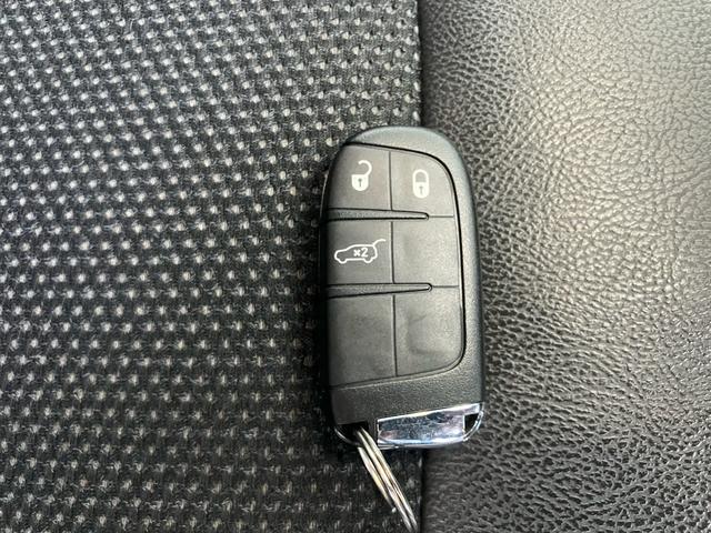 ジープ・コンパス リミテッド ブラックルーフエディション 限定車 サンルーフ 4WD ナビ付 バックカメラ スマートキーエンジン プッシュスタート パークアシスト 電動リアゲート(42枚目)