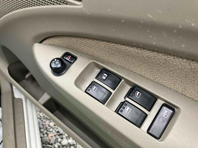 ムーヴ X 4WD 長野市千曲市販売限定 スマートキー オートライト アイドリングストップ 電格ミラー ベンチシート CVT 盗難防止 ABS CD ミュージックプレイヤー接続可 アルミ 衝突安全ボディ エアコン(9枚目)