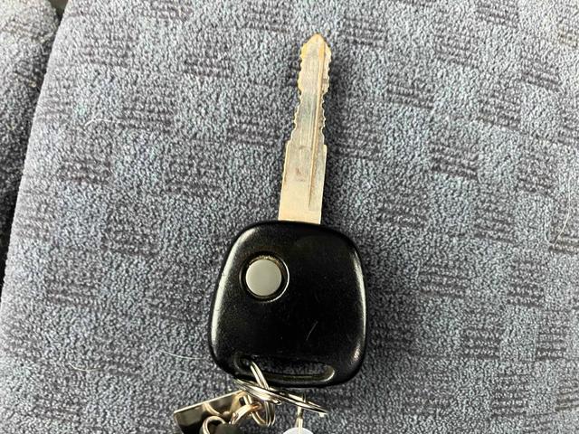 キーレスアクセス装備でドアの施錠もカギの差し込み不要です！