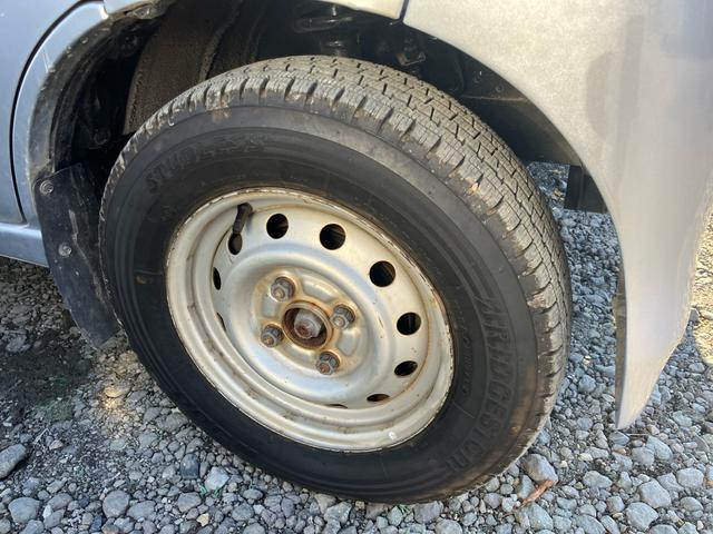 ハイゼットカーゴ DX 4WD 5速マニュアル ワンオーナー 両側スライドドア キーレス エアコン パワーウィンドウ ライトレベライザー FM/AMラジオ 新品クラッチ交換 タイミングチェーン(6枚目)