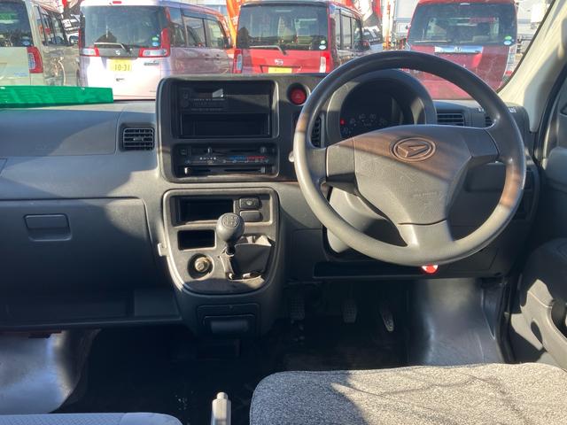 ハイゼットカーゴ DX 4WD 5速マニュアル ワンオーナー 両側スライドドア キーレス エアコン パワーウィンドウ ライトレベライザー FM/AMラジオ 新品クラッチ交換 タイミングチェーン(20枚目)