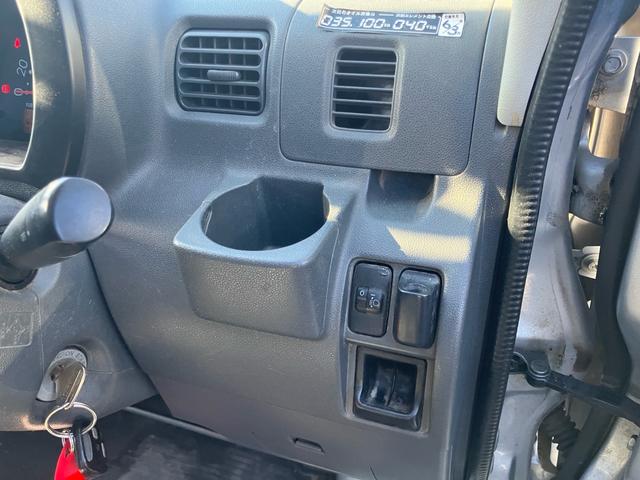 ハイゼットカーゴ DX 4WD 5速マニュアル ワンオーナー 両側スライドドア キーレス エアコン パワーウィンドウ ライトレベライザー FM/AMラジオ 新品クラッチ交換 タイミングチェーン(23枚目)