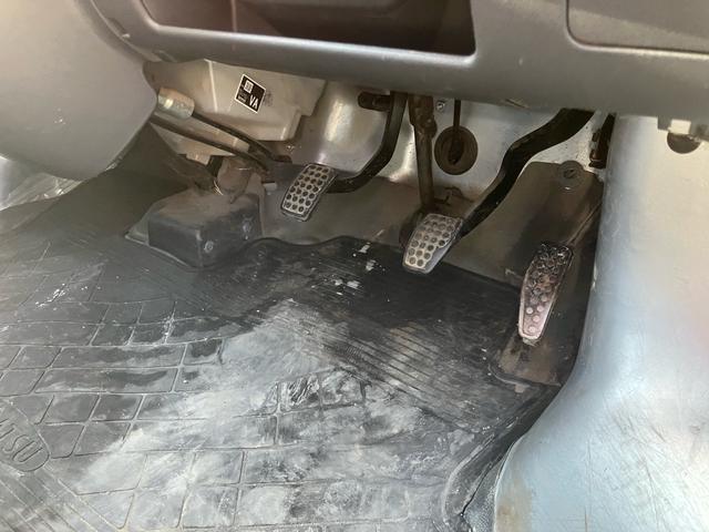 ハイゼットカーゴ DX 4WD 5速マニュアル ワンオーナー 両側スライドドア キーレス エアコン パワーウィンドウ ライトレベライザー FM/AMラジオ 新品クラッチ交換 タイミングチェーン(25枚目)