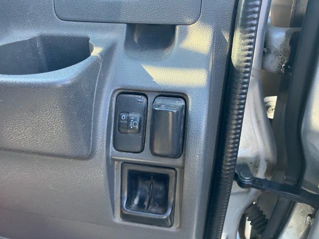 ハイゼットカーゴ DX 4WD 5速マニュアル ワンオーナー 両側スライドドア キーレス エアコン パワーウィンドウ ライトレベライザー FM/AMラジオ 新品クラッチ交換 タイミングチェーン(30枚目)