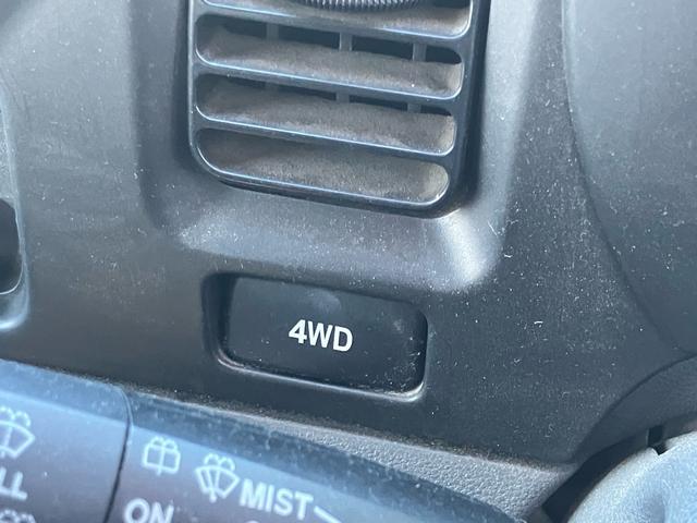 ハイゼットカーゴ クルーズターボ 4WD インパネオートマ 両側スライドドア キーレス CDオーディオ ライトレベライザー エアコン パワーウィンドウ シガーライター 電動格納ドアミラー(27枚目)