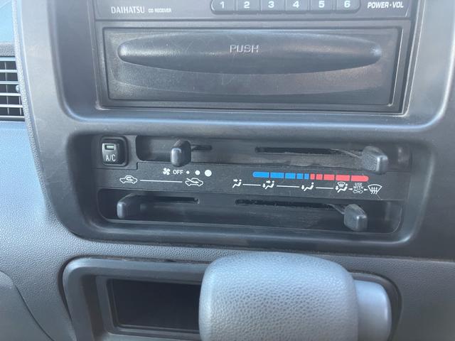 ハイゼットカーゴ クルーズターボ 4WD インパネオートマ 両側スライドドア キーレス CDオーディオ ライトレベライザー エアコン パワーウィンドウ シガーライター 電動格納ドアミラー(29枚目)