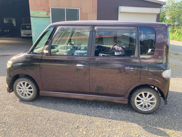 タント カスタムＸ　４ＷＤ　キーレスエントリー　ＨＩＤランプ　運転席・助手席エアバッグ　ＡＢＳ　ＣＤ　ＭＤ　エアコン　パワーステアリング　パワーウインドウ（18枚目）