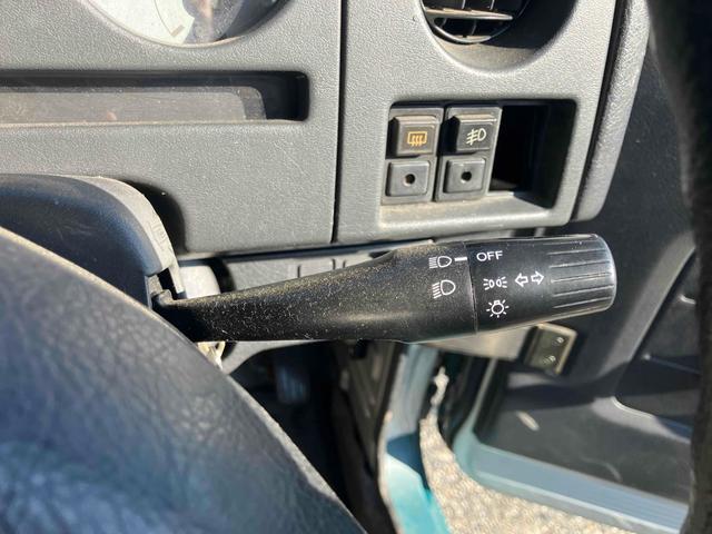 ジムニー ランドベンチャー　４ＷＤ　ＭＴ　ＵＳＢ　リフトアップ　アルミホイール　エアコン　運転席エアバッグ　社外高級アルミホイール　タイベル交換済（6枚目）