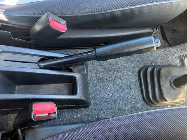 ジムニー ランドベンチャー　４ＷＤ　ＭＴ　ＵＳＢ　リフトアップ　アルミホイール　エアコン　運転席エアバッグ　社外高級アルミホイール　タイベル交換済（9枚目）