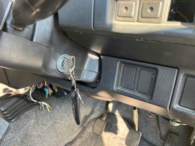 ジムニー ランドベンチャー　４ＷＤ　ＭＴ　ＵＳＢ　リフトアップ　アルミホイール　エアコン　運転席エアバッグ　社外高級アルミホイール　タイベル交換済（11枚目）