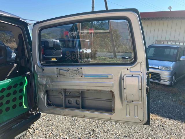 ジムニー ランドベンチャー　４ＷＤ　ＭＴ　ＵＳＢ　リフトアップ　アルミホイール　エアコン　運転席エアバッグ　社外高級アルミホイール　タイベル交換済（22枚目）