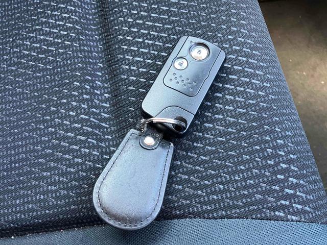 ライフ ディーバ　４ＷＤ　ＥＴＣ　ＨＩＤ　スマートキー　電動格納ミラー　ベンチシート　ＡＴ　盗難防止システム　ＡＢＳ　ＣＤ　アルミホイール　衝突安全ボディ　エアコン　　タイベル交換済み（9枚目）