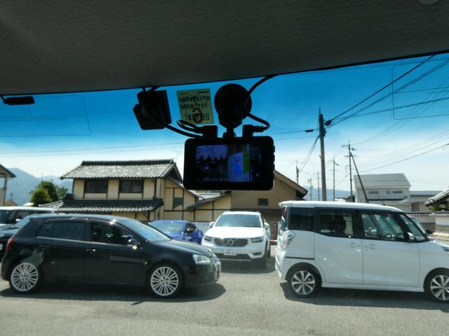 Ｎ－ＢＯＸカスタム Ｇ・ターボパッケージ　４ＷＤ　両側電動スライドドア　ナビＴＶ　バックカメラ　ＥＴＣ　ドライブレコーダー　クルーズコントロール　プッシュスタート　オートエアコン　ＨＩＤヘッドライト　ベンチシート　横滑り防止　車検整備付き（17枚目）