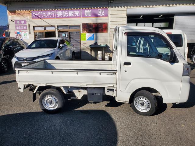 ハイゼットトラック スタンダード　農用スペシャル　４ＷＤ　５速マニュアル　ＨＩ－ＬＯ切り替え式４ＷＤ　エアコン　パワステ　デフロック　４枚リーフ　荷台灯　ゲートプロテクター　荷台マット　ロングバイザー　歩み板対応アオリ　最大積載量３５０ｋｇ　スペアキー（5枚目）