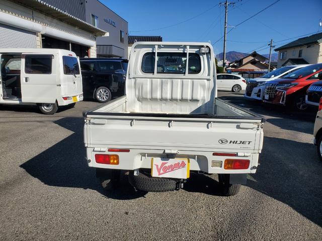 ハイゼットトラック スタンダード　農用スペシャル　４ＷＤ　５速マニュアル　ＨＩ－ＬＯ切り替え式４ＷＤ　エアコン　パワステ　デフロック　４枚リーフ　荷台灯　ゲートプロテクター　荷台マット　ロングバイザー　歩み板対応アオリ　最大積載量３５０ｋｇ　スペアキー（7枚目）
