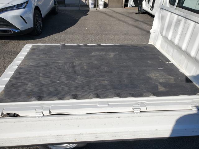 ハイゼットトラック スタンダード　農用スペシャル　４ＷＤ　５速マニュアル　ＨＩ－ＬＯ切り替え式４ＷＤ　エアコン　パワステ　デフロック　４枚リーフ　荷台灯　ゲートプロテクター　荷台マット　ロングバイザー　歩み板対応アオリ　最大積載量３５０ｋｇ　スペアキー（12枚目）