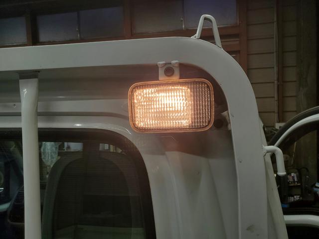 ハイゼットトラック スタンダード　農用スペシャル　４ＷＤ　５速マニュアル　ＨＩ－ＬＯ切り替え式４ＷＤ　エアコン　パワステ　デフロック　４枚リーフ　荷台灯　ゲートプロテクター　荷台マット　ロングバイザー　歩み板対応アオリ　最大積載量３５０ｋｇ　スペアキー（24枚目）