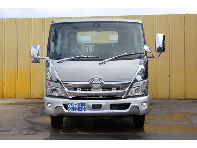 デュトロ ３ｔ　超超ロング　積載車　ユニック製　６．２ｍボディー　開閉式横アオリ　ラジコン　Ｈ　Ｉ　Ｄ　ＬＥＤフォグランプ　スマートキー　左右電動格納ミラー　プリクラッシュセーフティ　１８０ＰＳ　６速　セキサイ　キャリア　ローダー　セルフ（2枚目）