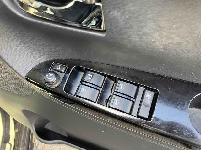 タント カスタムＲＳ　両側電動スライドドア　ナビ　オートライト　ＬＥＤヘッドランプ　スマートキー　アイドリングストップ　電動格納ミラー　ベンチシート　ＣＶＴ　盗難防止システム　ＡＢＳ　Ｂｌｕｅｔｏｏｔｈ　アルミホイール（9枚目）