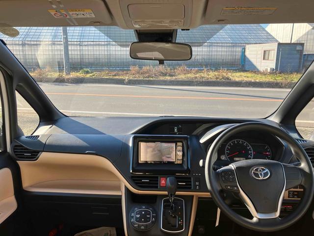 ノア Ｘ　４ＷＤ　ＥＴＣ　バックカメラ　ナビ　ＴＶ　レーンアシスト　衝突被害軽減システム　両側スライド・片側電動　オートマチックハイビーム　オートライト　ＬＥＤヘッドランプ　キーレスエントリー（2枚目）