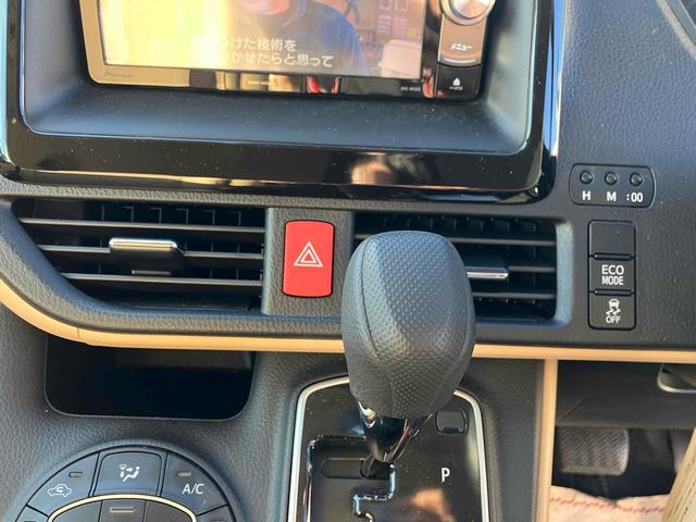 ノア Ｘ　４ＷＤ　ＥＴＣ　バックカメラ　ナビ　ＴＶ　レーンアシスト　衝突被害軽減システム　両側スライド・片側電動　オートマチックハイビーム　オートライト　ＬＥＤヘッドランプ　キーレスエントリー（6枚目）