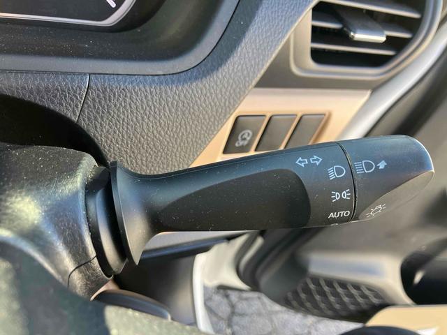 ノア Ｘ　４ＷＤ　ＥＴＣ　バックカメラ　ナビ　ＴＶ　レーンアシスト　衝突被害軽減システム　両側スライド・片側電動　オートマチックハイビーム　オートライト　ＬＥＤヘッドランプ　キーレスエントリー（8枚目）