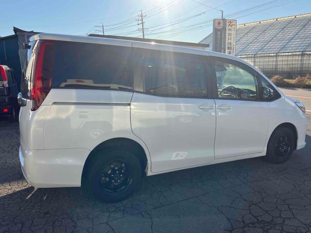 ノア Ｘ　４ＷＤ　ＥＴＣ　バックカメラ　ナビ　ＴＶ　レーンアシスト　衝突被害軽減システム　両側スライド・片側電動　オートマチックハイビーム　オートライト　ＬＥＤヘッドランプ　キーレスエントリー（18枚目）
