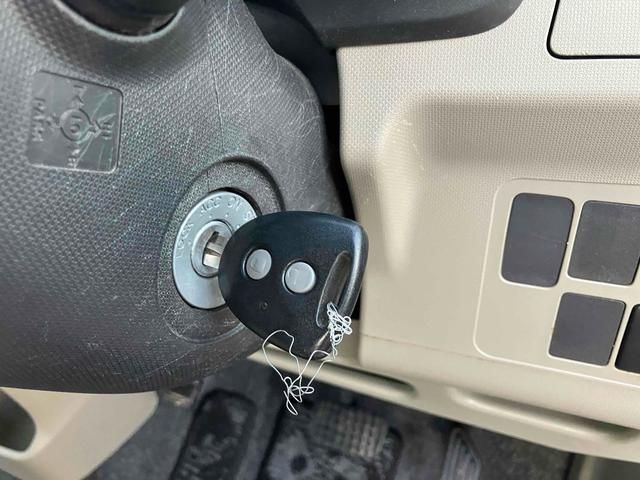 ムーヴ Ｌ　４ＷＤ　キーレスエントリー　アイドリングストップ　電動格納ミラー　ベンチシート　ＣＶＴ　盗難防止システム　ＡＢＳ　ＣＤ　ミュージックプレイヤー接続可　アルミホイール　衝突安全ボディ　エアコン（8枚目）