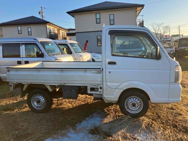 キャリイトラック ＫＣエアコン・パワステ　４ＷＤ　５速マニュアル車　エアコン　運転席エアバッグ　パワーステアリング　ＦＭ／ＡＭラジオ　切り替え式４ＷＤ（8枚目）
