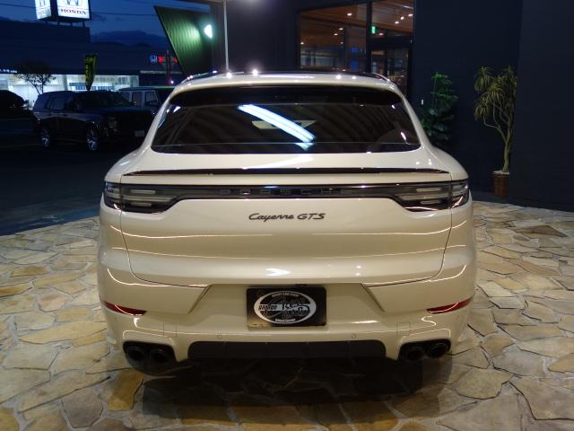 カイエンクーペ カイエンGTS クーペ 純正OPカシミヤベージュペイント純正21inスパイダーRSホイール装着ブラック/モハーヴェ ベージュインテリアBOSEサラウンドサウンドシステム装備純正OPプライバシーガラス装備(9枚目)