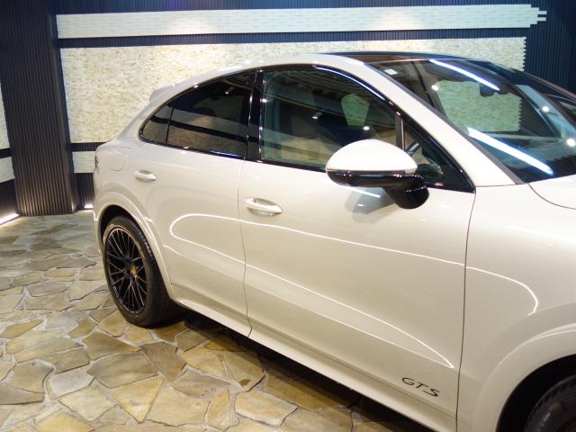 カイエンクーペ カイエンGTS クーペ 純正OPカシミヤベージュペイント純正21inスパイダーRSホイール装着ブラック/モハーヴェ ベージュインテリアBOSEサラウンドサウンドシステム装備純正OPプライバシーガラス装備(12枚目)