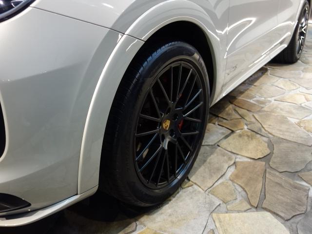 カイエンクーペ カイエンGTS クーペ 純正OPカシミヤベージュペイント純正21inスパイダーRSホイール装着ブラック/モハーヴェ ベージュインテリアBOSEサラウンドサウンドシステム装備純正OPプライバシーガラス装備(16枚目)