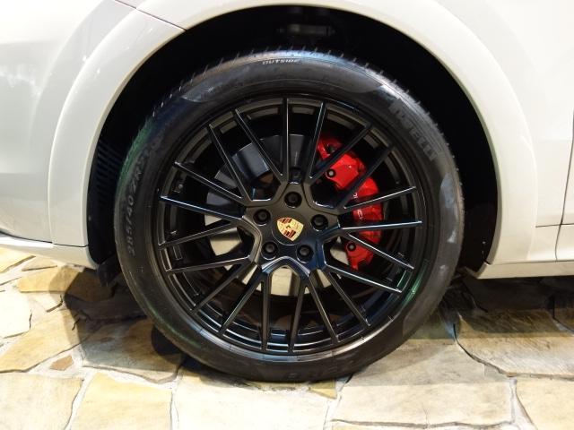 カイエンクーペ カイエンGTS クーペ 純正OPカシミヤベージュペイント純正21inスパイダーRSホイール装着ブラック/モハーヴェ ベージュインテリアBOSEサラウンドサウンドシステム装備純正OPプライバシーガラス装備(17枚目)