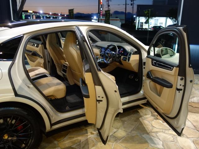 カイエンクーペ カイエンGTS クーペ 純正OPカシミヤベージュペイント純正21inスパイダーRSホイール装着ブラック/モハーヴェ ベージュインテリアBOSEサラウンドサウンドシステム装備純正OPプライバシーガラス装備(22枚目)