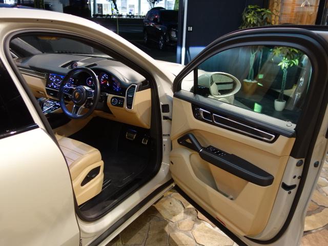 カイエンクーペ カイエンGTS クーペ 純正OPカシミヤベージュペイント純正21inスパイダーRSホイール装着ブラック/モハーヴェ ベージュインテリアBOSEサラウンドサウンドシステム装備純正OPプライバシーガラス装備(23枚目)