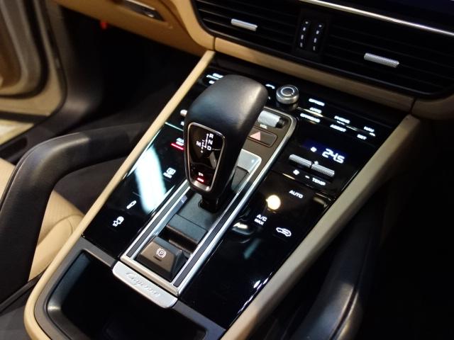 カイエンクーペ カイエンGTS クーペ 純正OPカシミヤベージュペイント純正21inスパイダーRSホイール装着ブラック/モハーヴェ ベージュインテリアBOSEサラウンドサウンドシステム装備純正OPプライバシーガラス装備(29枚目)