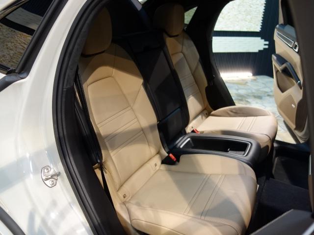 カイエンクーペ カイエンGTS クーペ 純正OPカシミヤベージュペイント純正21inスパイダーRSホイール装着ブラック/モハーヴェ ベージュインテリアBOSEサラウンドサウンドシステム装備純正OPプライバシーガラス装備(40枚目)