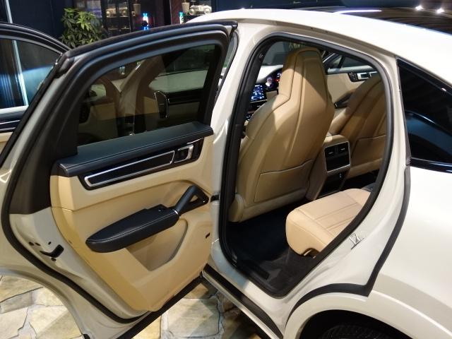 カイエンクーペ カイエンGTS クーペ 純正OPカシミヤベージュペイント純正21inスパイダーRSホイール装着ブラック/モハーヴェ ベージュインテリアBOSEサラウンドサウンドシステム装備純正OPプライバシーガラス装備(41枚目)