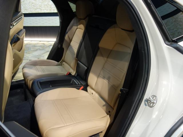 カイエンクーペ カイエンGTS クーペ 純正OPカシミヤベージュペイント純正21inスパイダーRSホイール装着ブラック/モハーヴェ ベージュインテリアBOSEサラウンドサウンドシステム装備純正OPプライバシーガラス装備(42枚目)