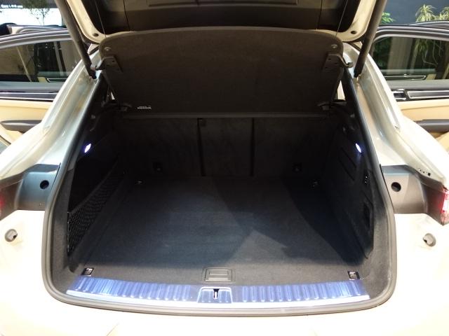 カイエンクーペ カイエンGTS クーペ 純正OPカシミヤベージュペイント純正21inスパイダーRSホイール装着ブラック/モハーヴェ ベージュインテリアBOSEサラウンドサウンドシステム装備純正OPプライバシーガラス装備(44枚目)