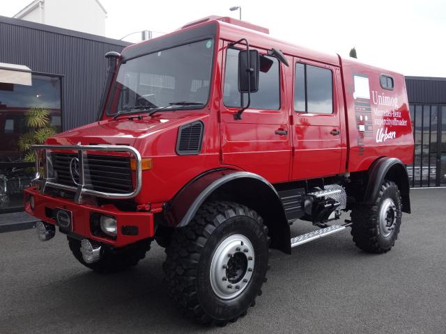 アーバンウニモグ 正規輸入ディーラー車 U1750 Wキャブ キャンピング車 窓付特装キャノピーリア跳ね上げ式ハッチ前進8速、後進8速マニュアルエアブレーキ&駐車ブレーキフロントブッシュグリルガード純正10穴鉄ホイル&コンチネンタルタイヤ8ナンバーキャンピング登録普通免許運転可(3枚目)