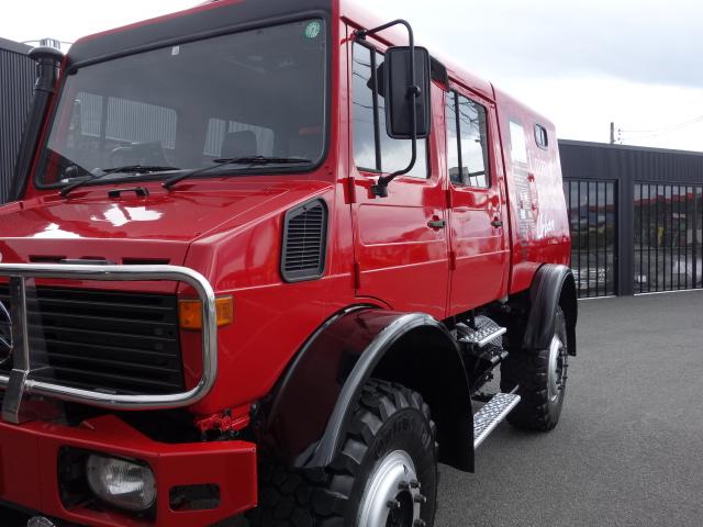 アーバンウニモグ 正規輸入ディーラー車 U1750 Wキャブ キャンピング車 窓付特装キャノピーリア跳ね上げ式ハッチ前進8速、後進8速マニュアルエアブレーキ&駐車ブレーキフロントブッシュグリルガード純正10穴鉄ホイル&コンチネンタルタイヤ8ナンバーキャンピング登録普通免許運転可(6枚目)