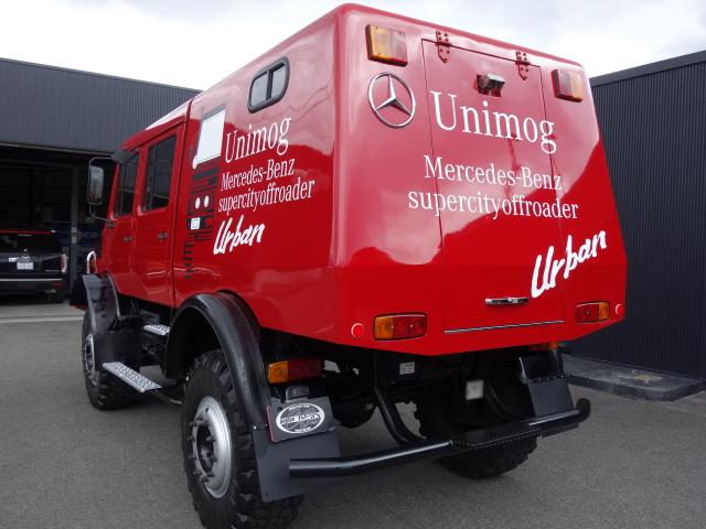 アーバンウニモグ 正規輸入ディーラー車 U1750 Wキャブ キャンピング車 窓付特装キャノピーリア跳ね上げ式ハッチ前進8速、後進8速マニュアルエアブレーキ&駐車ブレーキフロントブッシュグリルガード純正10穴鉄ホイル&コンチネンタルタイヤ8ナンバーキャンピング登録普通免許運転可(8枚目)