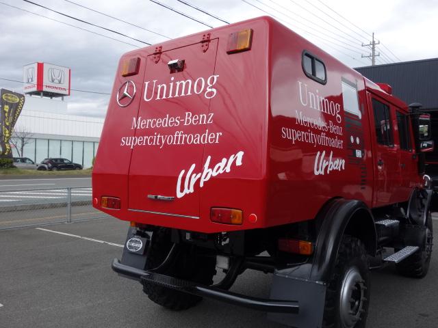 アーバンウニモグ 正規輸入ディーラー車 U1750 Wキャブ キャンピング車 窓付特装キャノピーリア跳ね上げ式ハッチ前進8速、後進8速マニュアルエアブレーキ&駐車ブレーキフロントブッシュグリルガード純正10穴鉄ホイル&コンチネンタルタイヤ8ナンバーキャンピング登録普通免許運転可(10枚目)