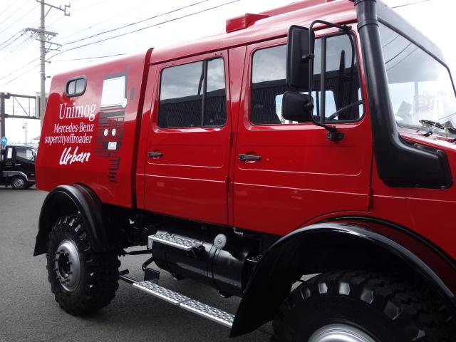 アーバンウニモグ 正規輸入ディーラー車 U1750 Wキャブ キャンピング車 窓付特装キャノピーリア跳ね上げ式ハッチ前進8速、後進8速マニュアルエアブレーキ&駐車ブレーキフロントブッシュグリルガード純正10穴鉄ホイル&コンチネンタルタイヤ8ナンバーキャンピング登録普通免許運転可(12枚目)