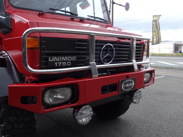 アーバンウニモグ 正規輸入ディーラー車 U1750 Wキャブ キャンピング車 窓付特装キャノピーリア跳ね上げ式ハッチ前進8速、後進8速マニュアルエアブレーキ&駐車ブレーキフロントブッシュグリルガード純正10穴鉄ホイル&コンチネンタルタイヤ8ナンバーキャンピング登録普通免許運転可(13枚目)