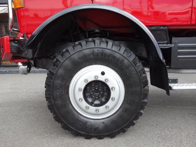 アーバンウニモグ 正規輸入ディーラー車 U1750 Wキャブ キャンピング車 窓付特装キャノピーリア跳ね上げ式ハッチ前進8速、後進8速マニュアルエアブレーキ&駐車ブレーキフロントブッシュグリルガード純正10穴鉄ホイル&コンチネンタルタイヤ8ナンバーキャンピング登録普通免許運転可(16枚目)